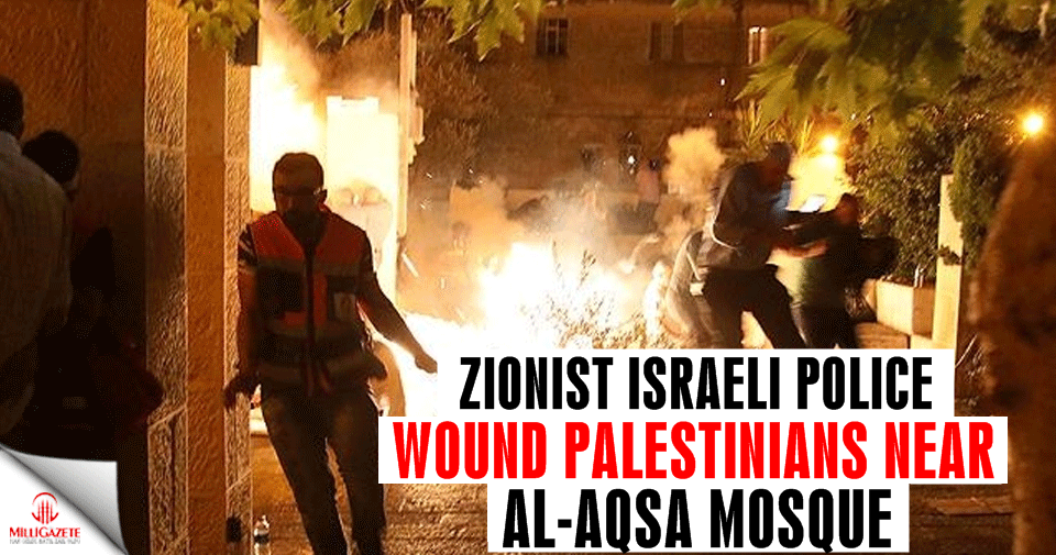 Zionist Israeli police wound Palestinians near Al-Aqsa Mosque