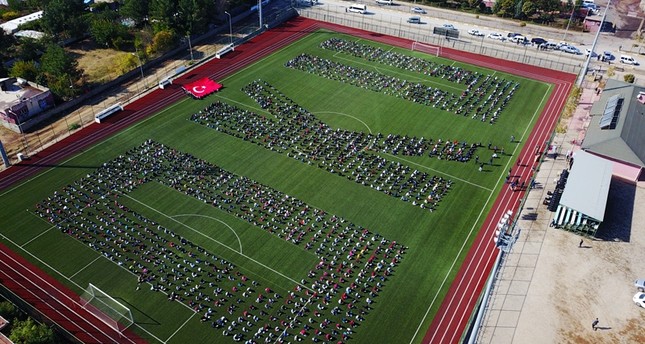 2,000 students read books at stadium in Turkey’s Batman to encourage reading