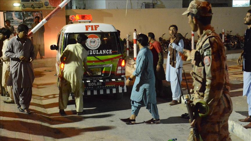7 police killed in SW Pakistan bombing, ambush