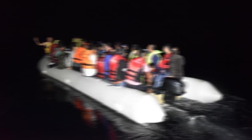 7 refugees dead as boat capsizes off Turkish coast