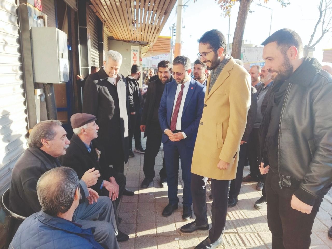 Abdülkadir Karaduman listens out for the problems of the citizens in Ergani