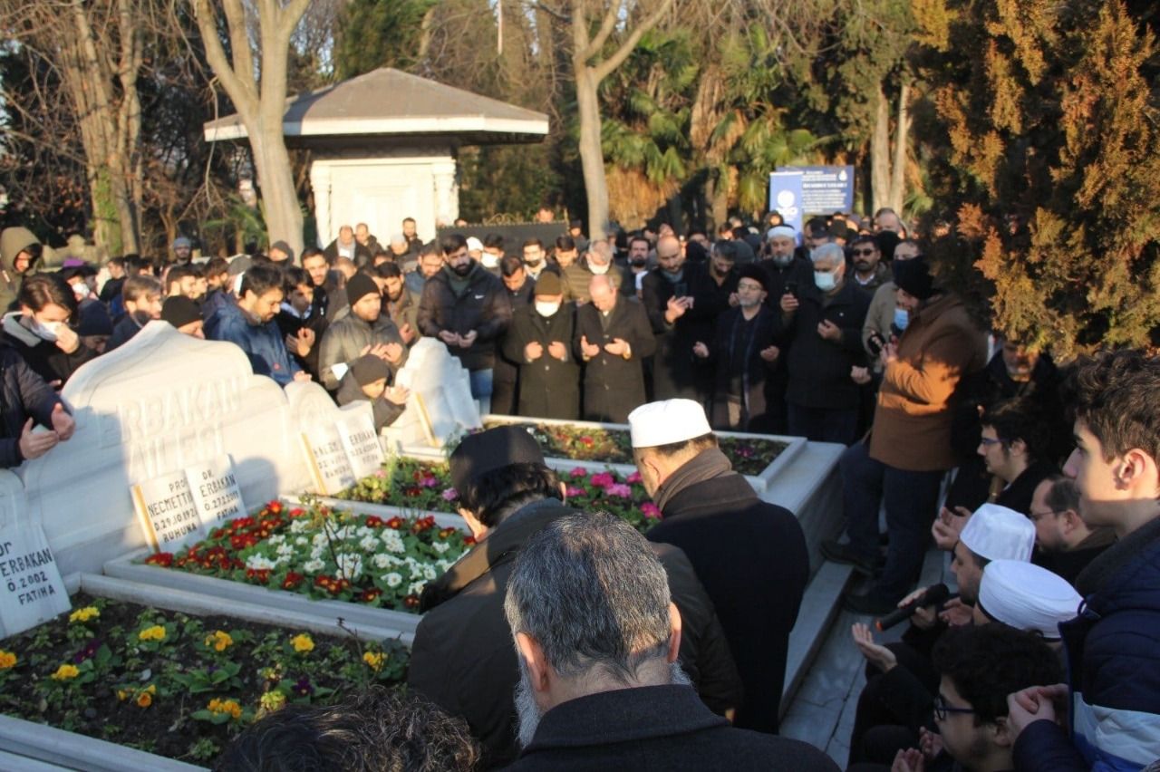 AGD met at the grave of Erbakan Hodja