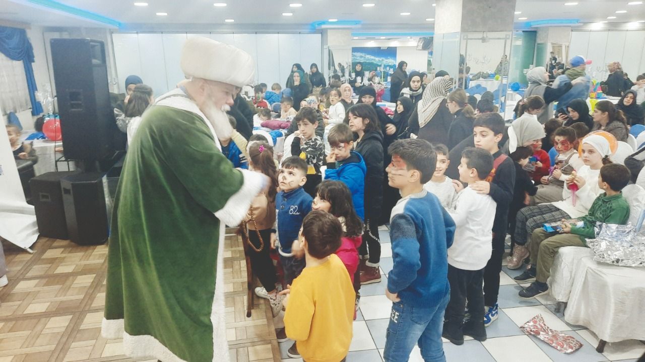 Children become happy in the Saadet Kağıthane’s program!