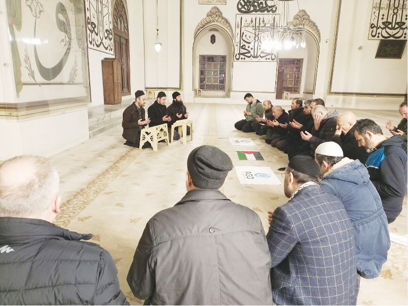 Citizens meet in mosques at the time of the earthquake
