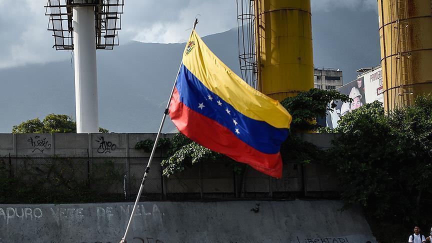 Colombia grants visa extensions to Venezuelans