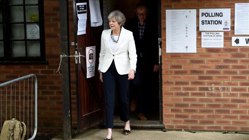 Conservatives lose ruling majority in snap UK election