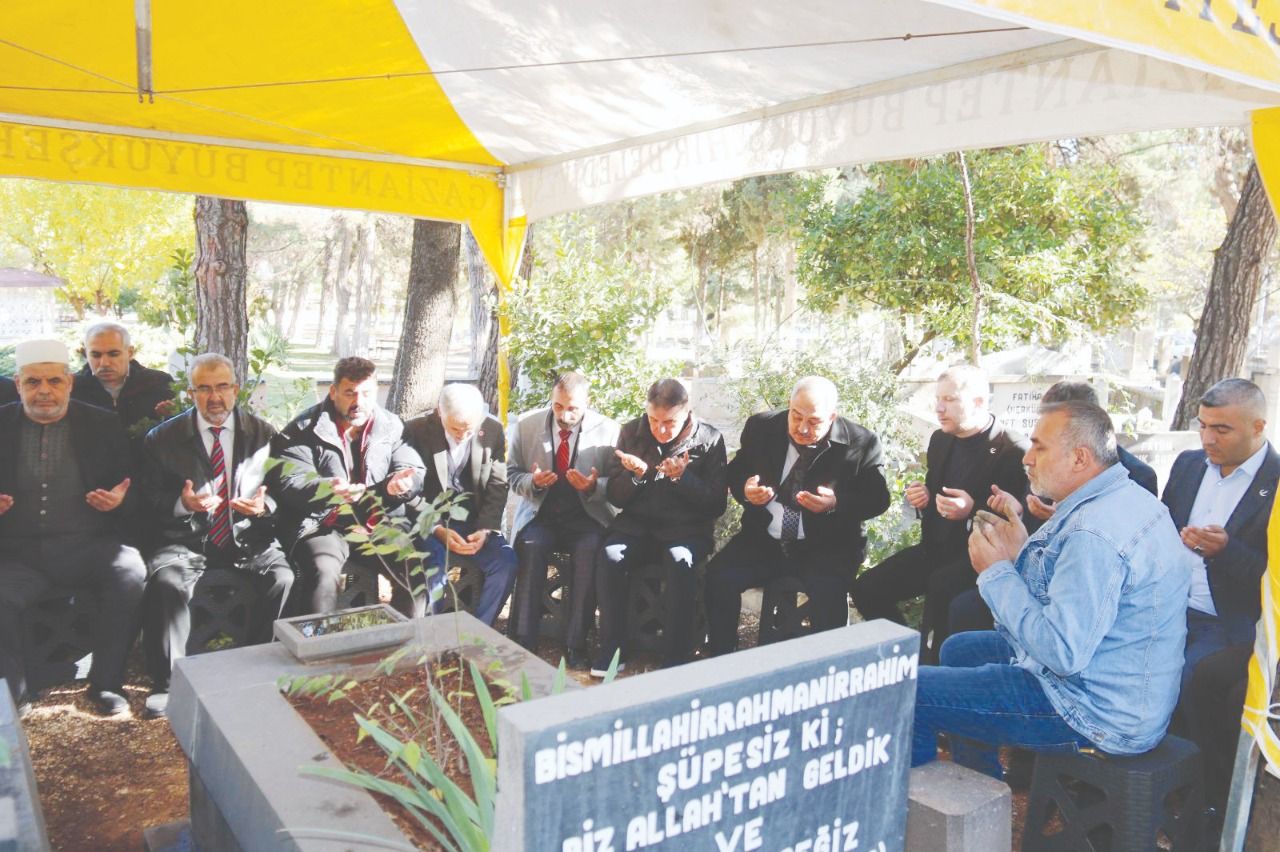 Deceased Mehmet Bedri İncetahtacı commemorated at his grave