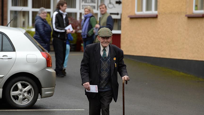 DUP wins, Sinn Fein closes gap in N. Ireland vote