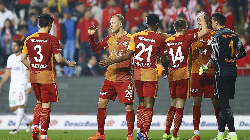Eren Derdiyok's last-minute goal saves Galatasaray