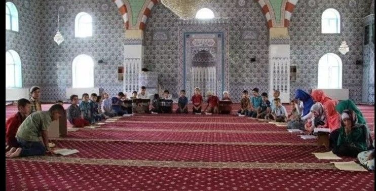 Fashion shooting at the mosque!