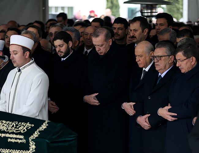 Former Turkish PM Mesut Yılmaz’s son laid to rest in Istanbul