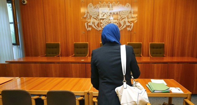 German judge forbids Syrian woman to wear headscarf in courtroom