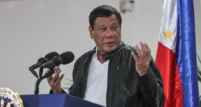 Gunman kills Philippine presidential guard near Dutertes residence
