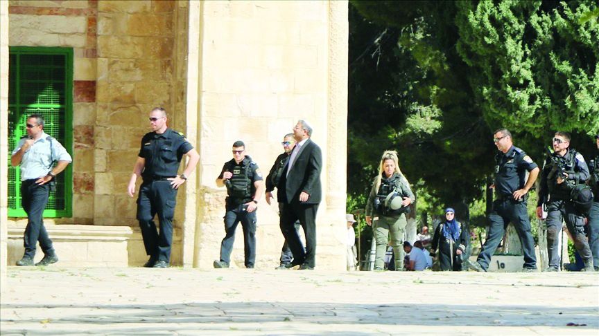 Israeli militant ministers raid Masjid al-Aqsa 