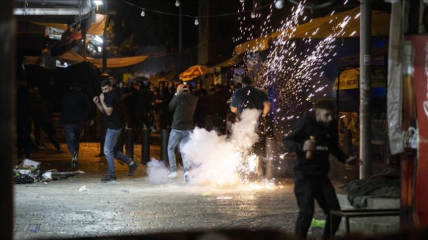 Israeli occupiers assault Palestinians in occupied Jerusalem