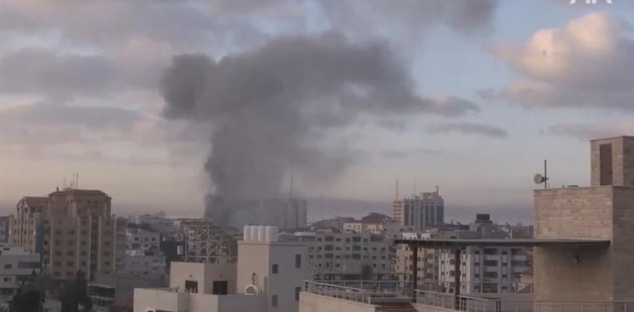 Israeli warplanes destroy 6-story building in Gaza