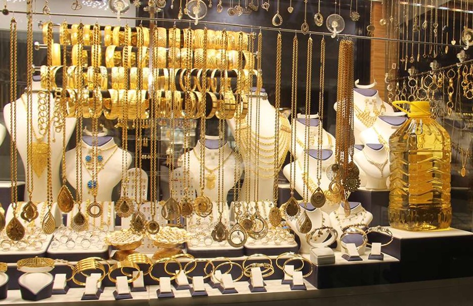 Jewelers buy more than sales
