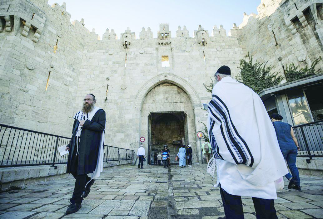 Jews continue to storm Al-Aqsa Mosque