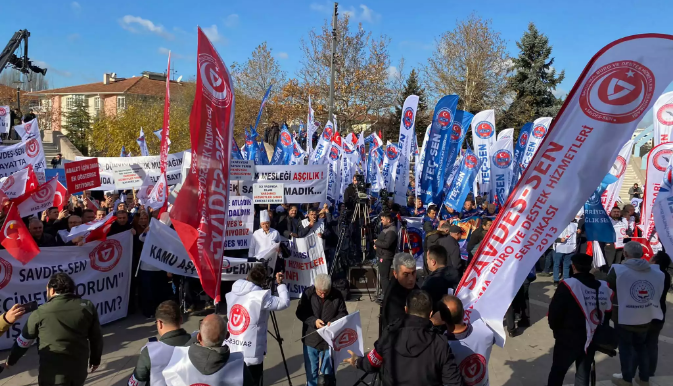 Joint rally from 14 NGOs: Gathered for the problems of public employees