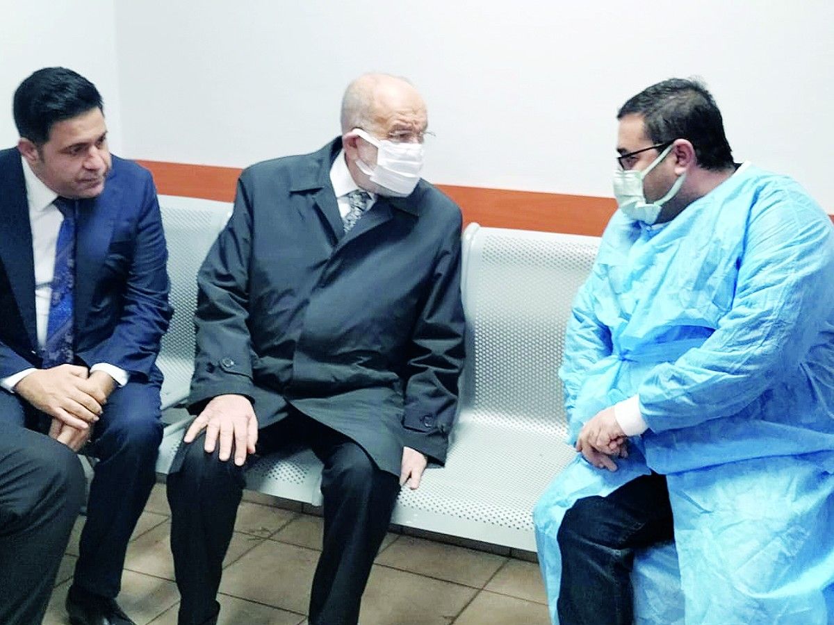 Karamollaoğlu pays a visit to the cancer patient Yusuf’s father 