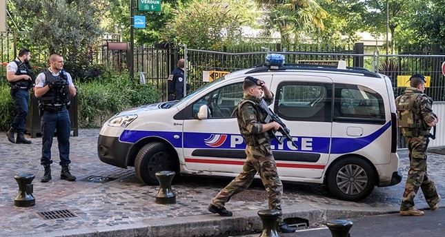 Knife-wielding man arrested in southern France's Nice