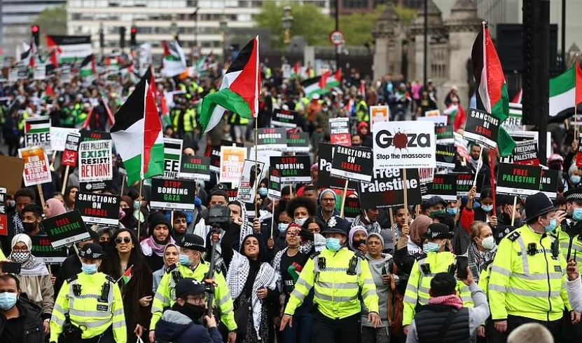 Massive anti-Israel protest held in London; protestors condemn crimes against Palestinians