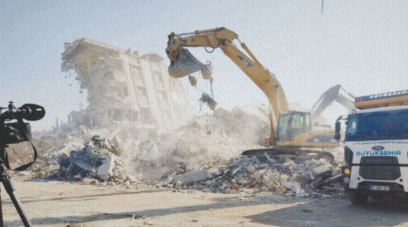 Milli Gazete in the earthquake zone: Desperate waiting, the pain deepens...