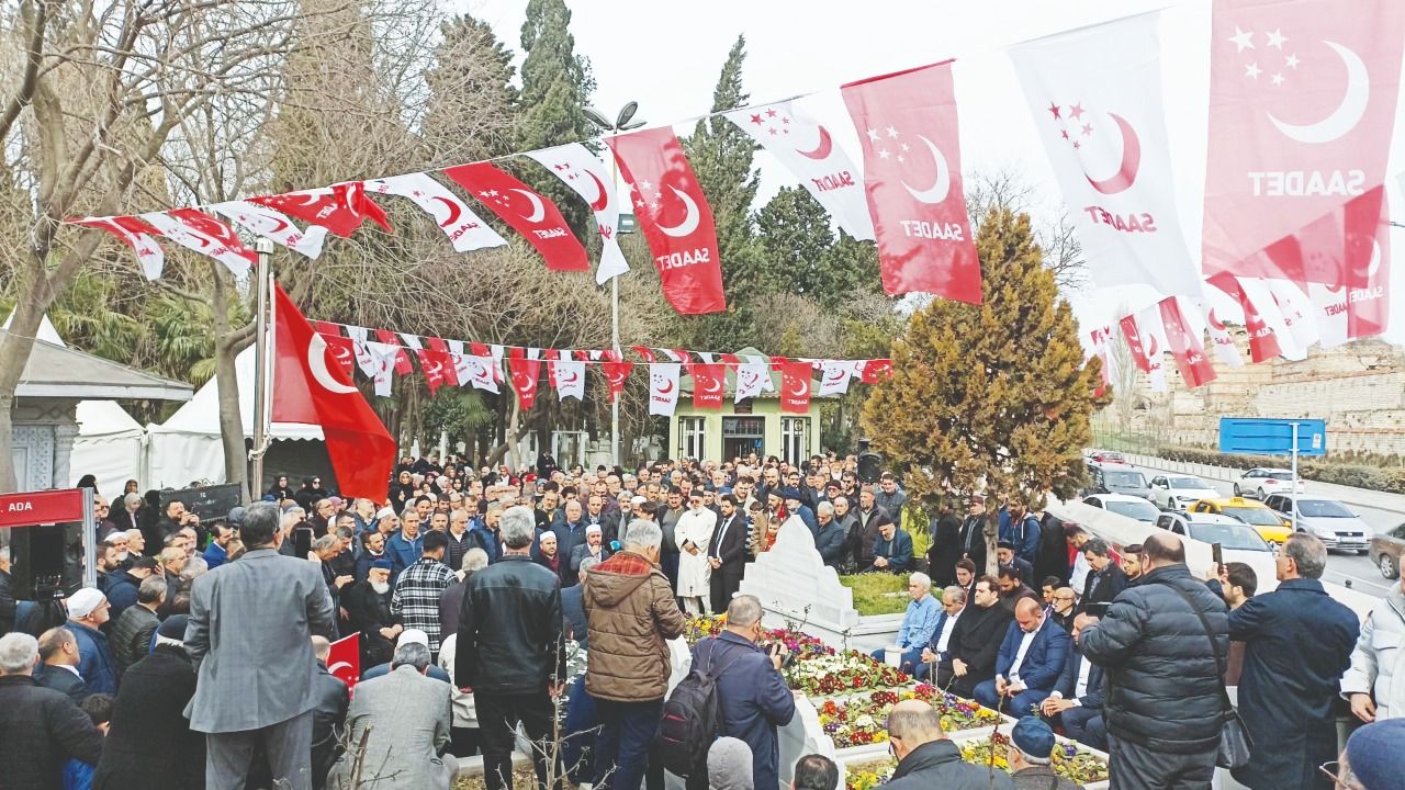 Milli Görüş Movement commemorates Erbakan Hodja at his grave