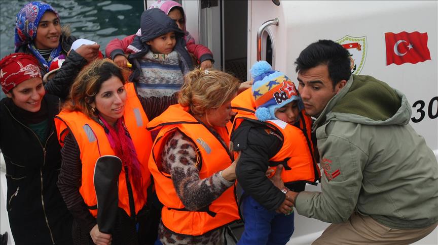 More than 125 migrants held in western Turkey