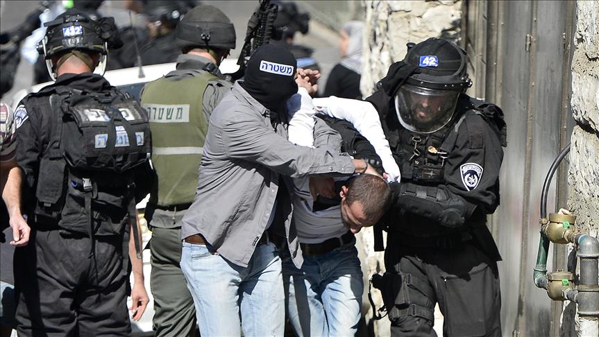 Occupier Israeli army detains 30 Palestinians in overnight raids