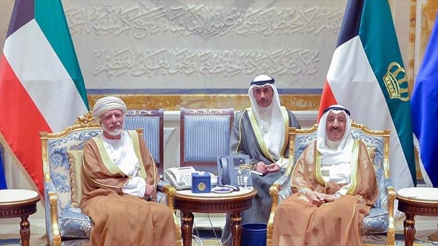 Omani FM meets Kuwaiti emir amid ongoing Gulf crisis