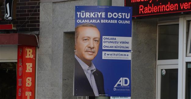 Party founded by Turks in Germany uses Erdoğan posters in campaign