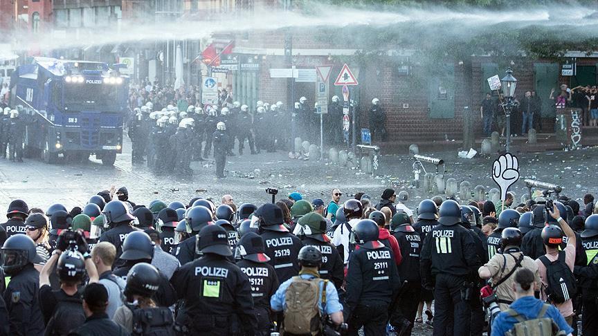 Police clash with protestors during G20 summit