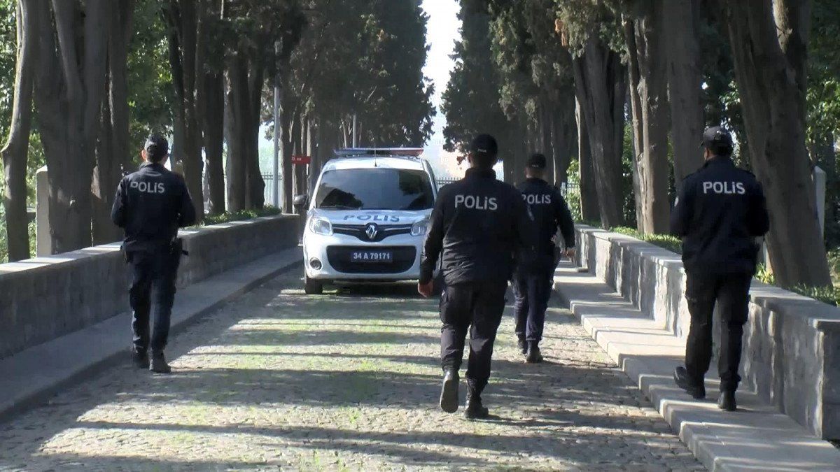 Police units take action in the Edirnekapı Martyrs' Cemetery