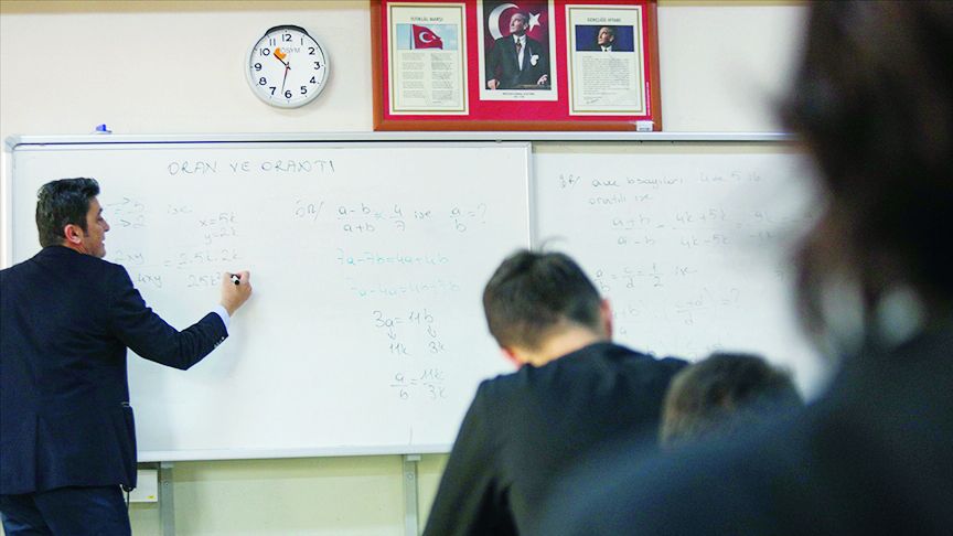 Public personnel recruitment interviews continue to be discussed
