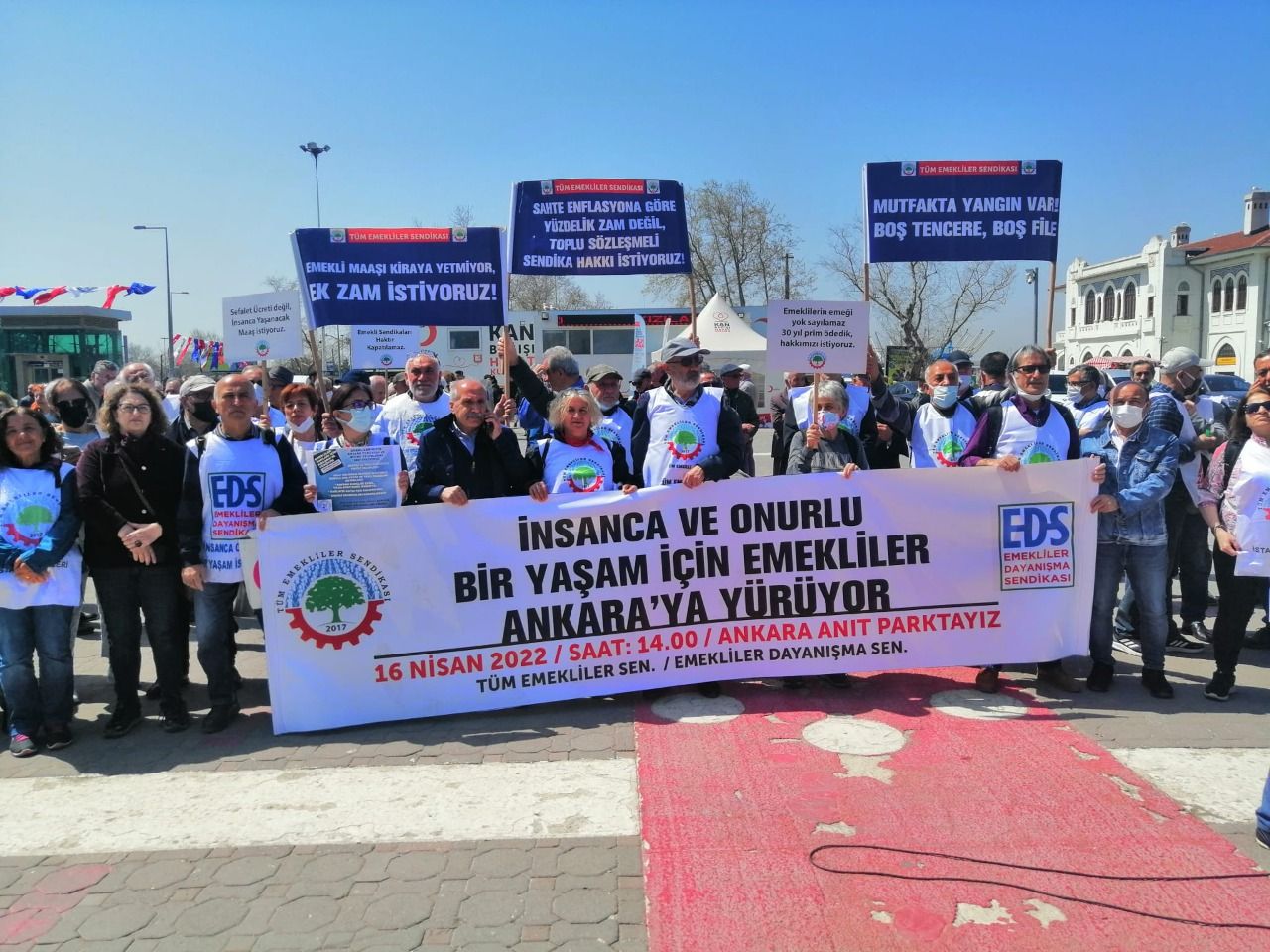Retirees meet in Ankara for their labour!