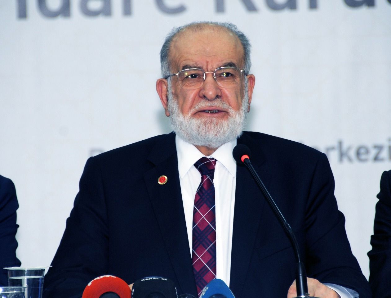 Saadet leader Karamollaoglu celebrates Childrens Day 
