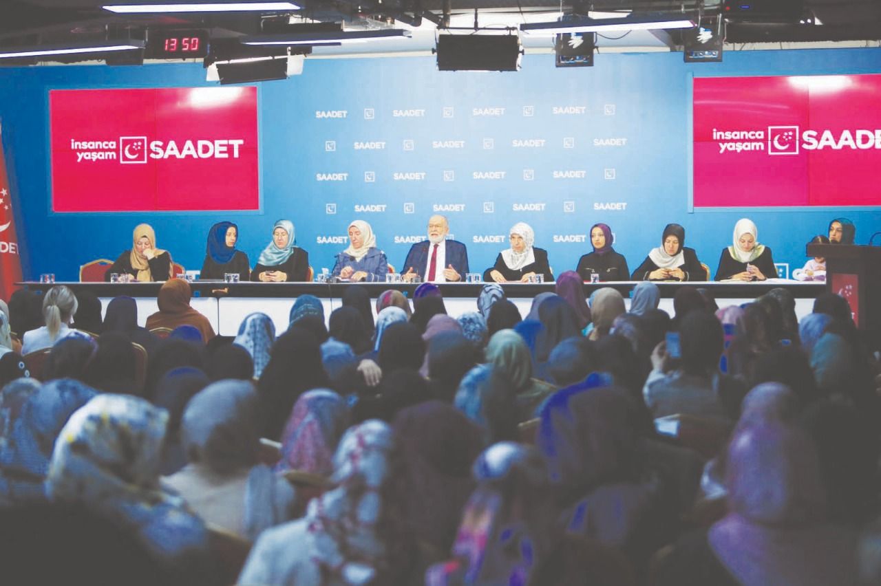 Saadet Party holds Women's Branch provincial heads, regional officials meeting