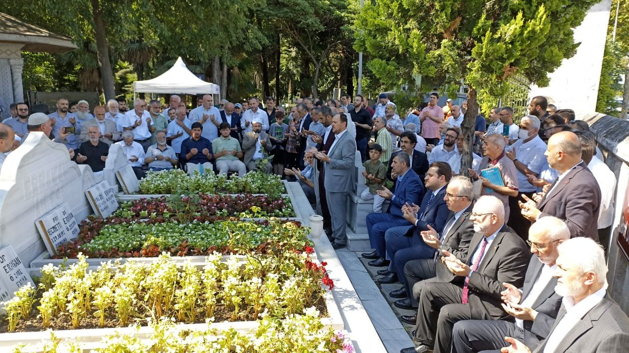 Saadet Party Istanbul Provincial Presidency celebrated the Eid Al-Adha at the grave of Erbakan Hodja