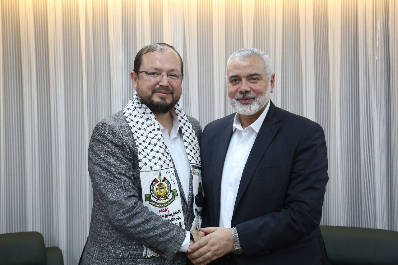 Salih Turhan pays a visit to Ismael Haniyah