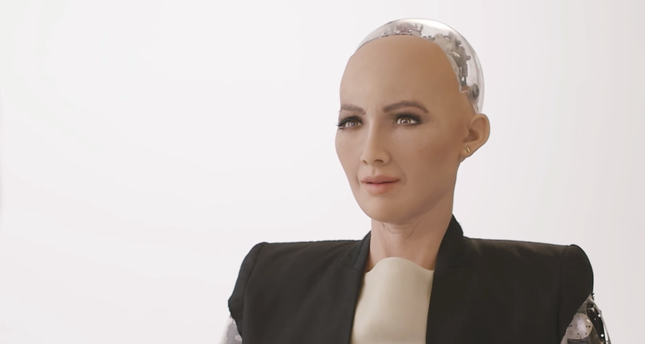 Saudi Arabia gives citizenship to robot ‘Sophia’