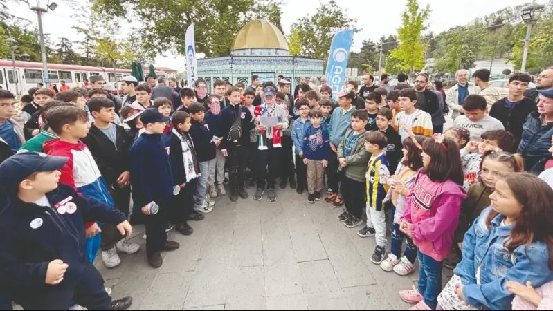 Secondary school students in Konya on Quds watch