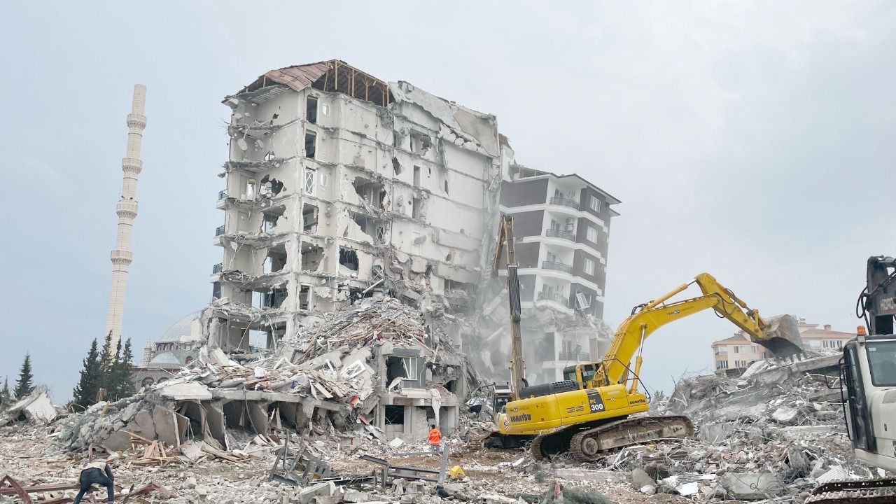 The bill of the earthquake: 63 billion dollars