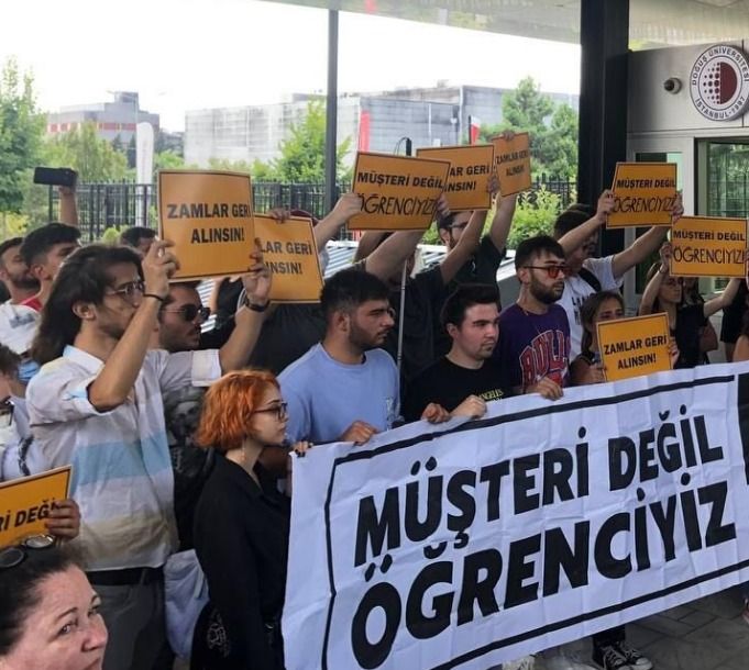 The bill of the economic crisis is wanted to be cut to the student!