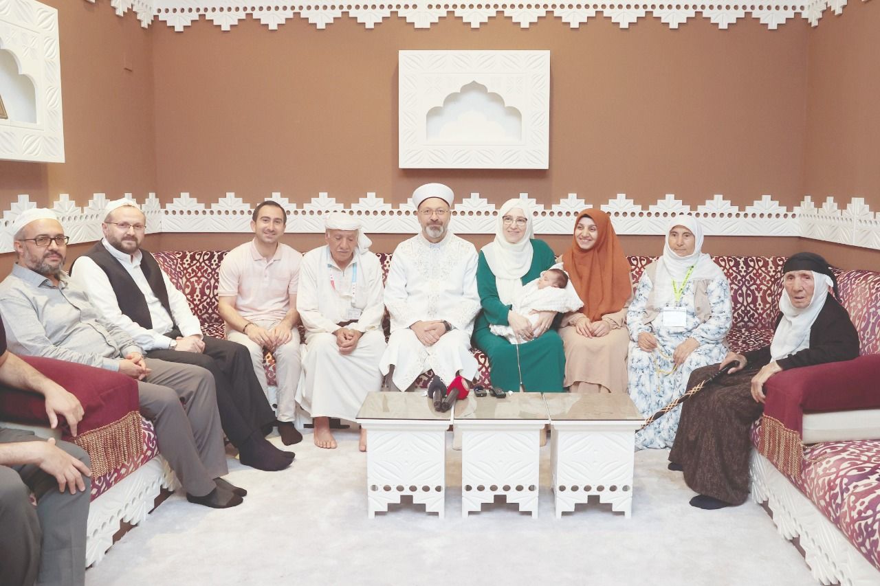 The oldest and youngest Turkish pilgrim candidates come together
