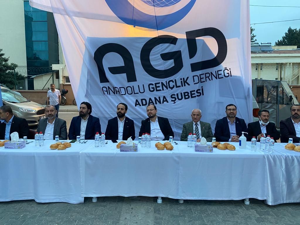 Anatolian Youth Association holds traditional iftar program