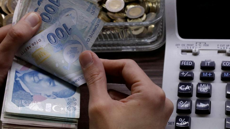 Turkey agrees pay rise for public sector workers