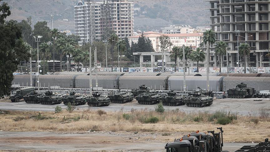 Turkey amasses tanks along Syria border