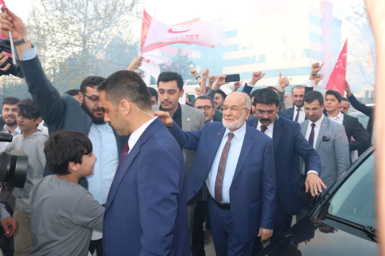 Turkeys Saadet Party welcomed by thousand of supporters in Konya