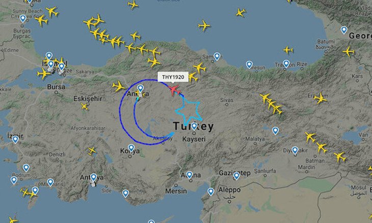 Turkish Airlines draws Turkish flag in the skies to mark National Sovereignty and Children’s Day